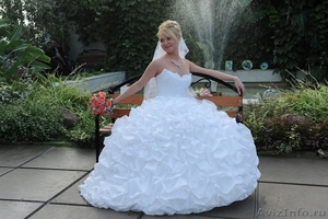 Белоснежное свадебное платье c отстегивающимся шлейфом - Изображение #3, Объявление #447500